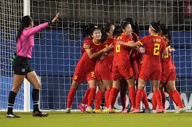 中国篮球协会聘请宫鲁鸣担任中国女篮主教练.